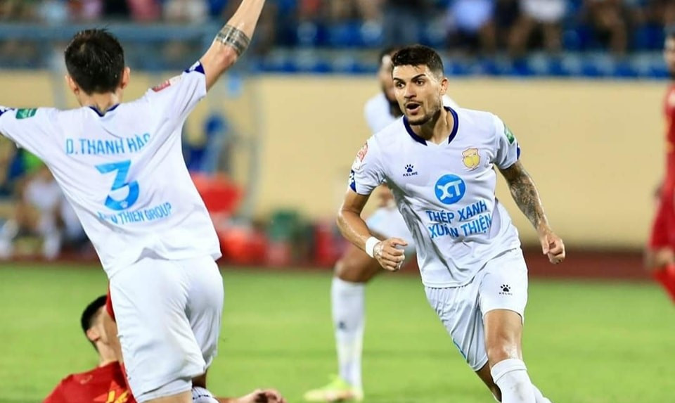 A Principal Competição de Futebol - V-League